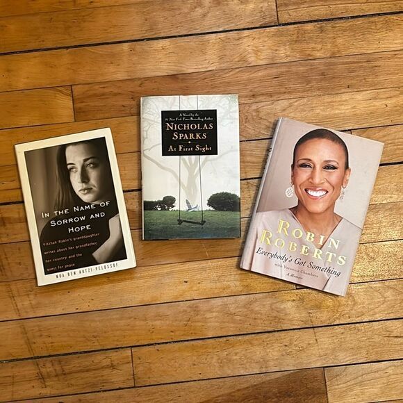 Bundle of 3 Hardcover Books- Robin Roberts, biography, mystery - Picture 1 of 7